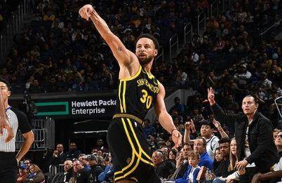 开云网页-【现场】沉静内敛热烈如火 一体两面的库里金州归来