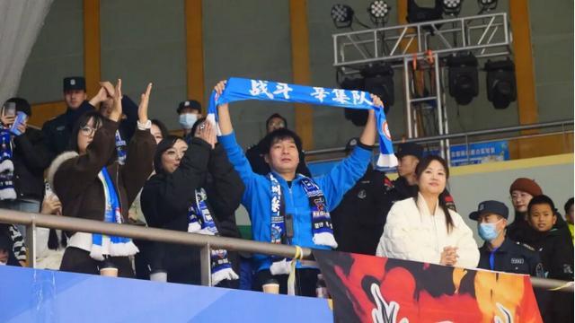 开云app-“河北五超”辛集球迷王明辉：车轮丈量热爱 热血点亮看台