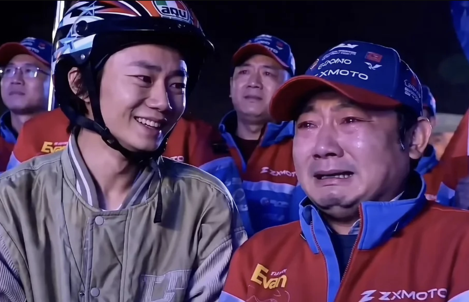 云体育入口-泪目！39岁张雪告诉19岁的自己：神也不过如此 钱够吃够穿就行了